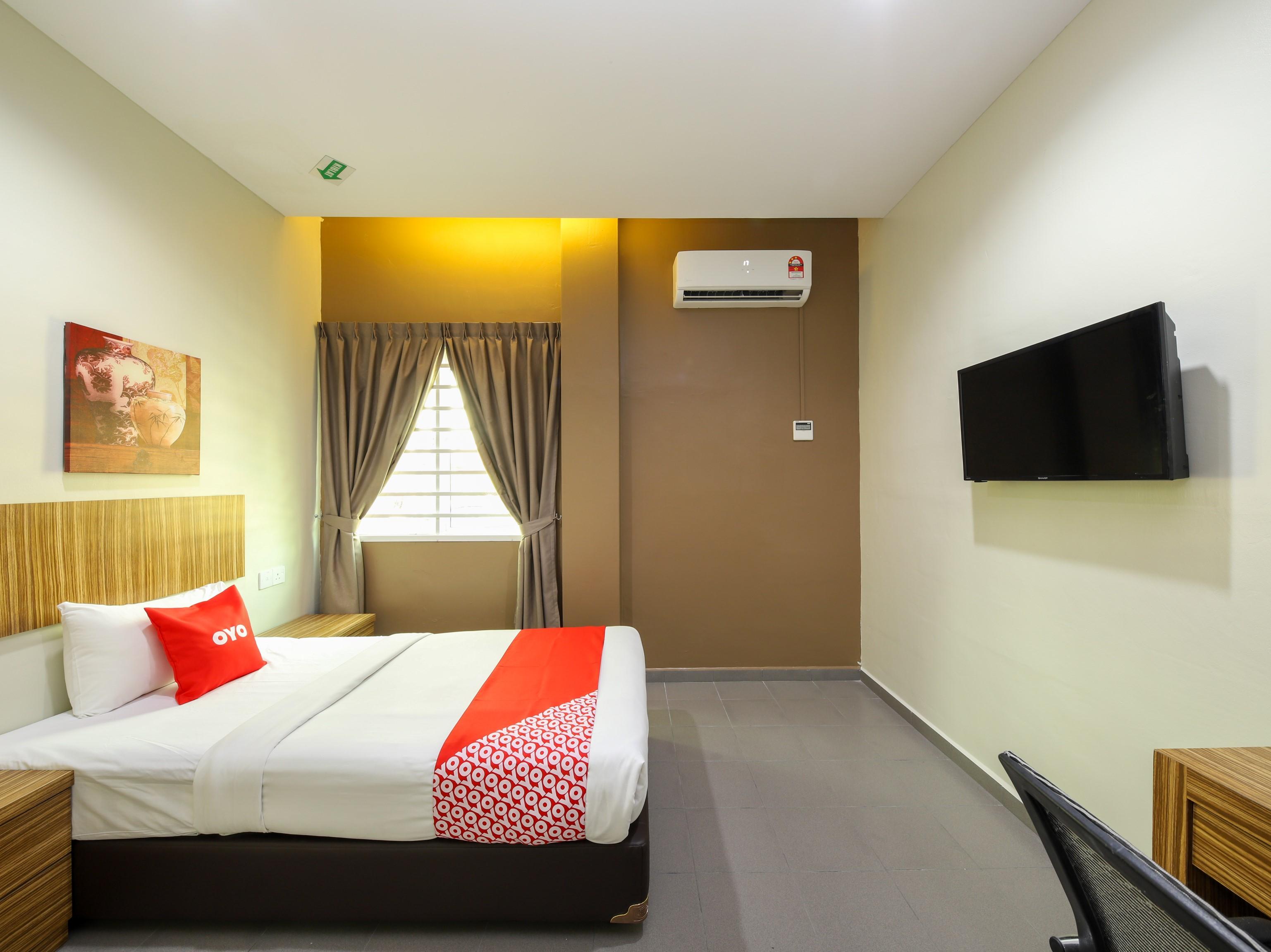 Oyo 89839 Riaz Hotel Malacca Exterior photo