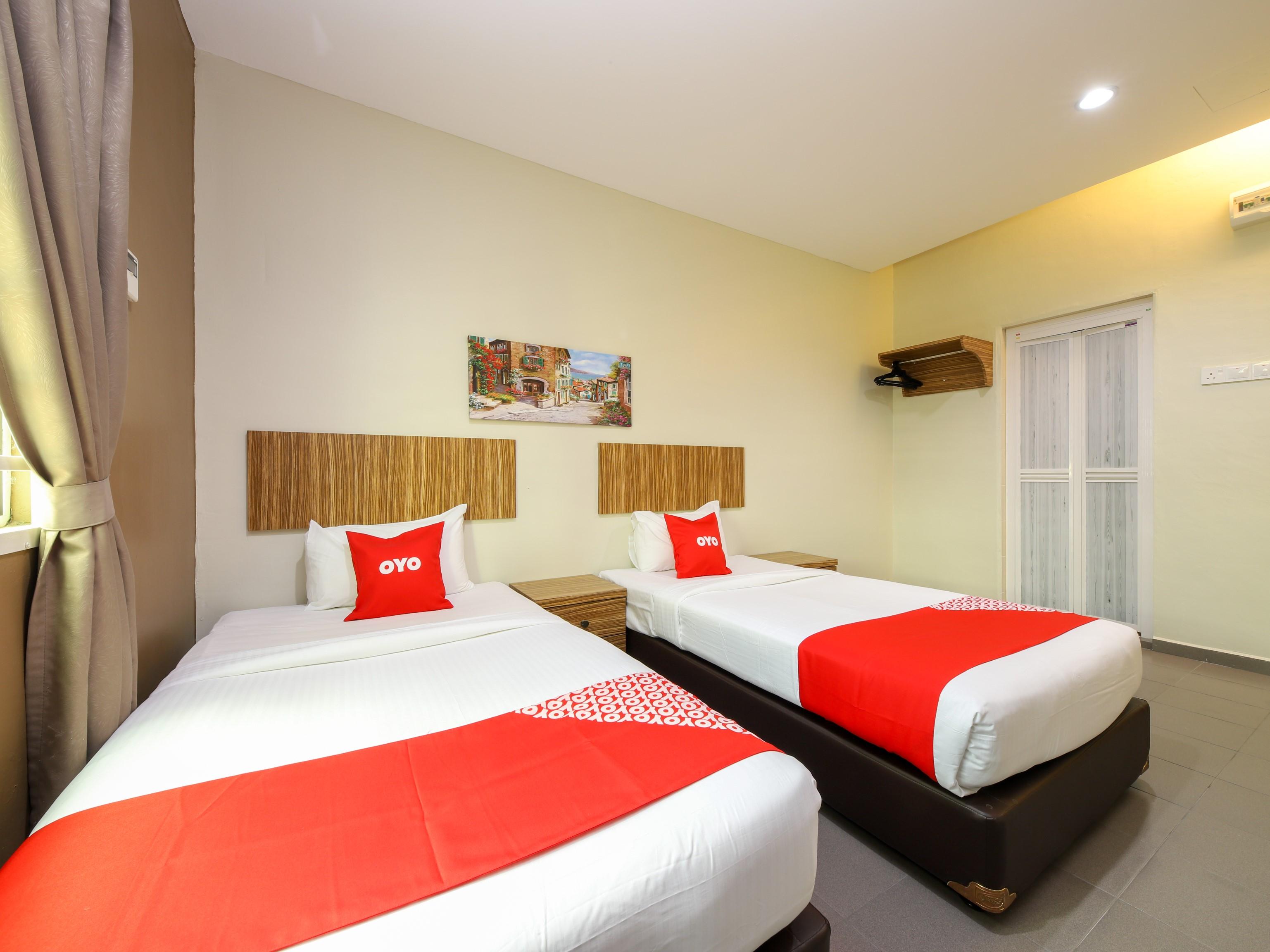 Oyo 89839 Riaz Hotel Malacca Exterior photo