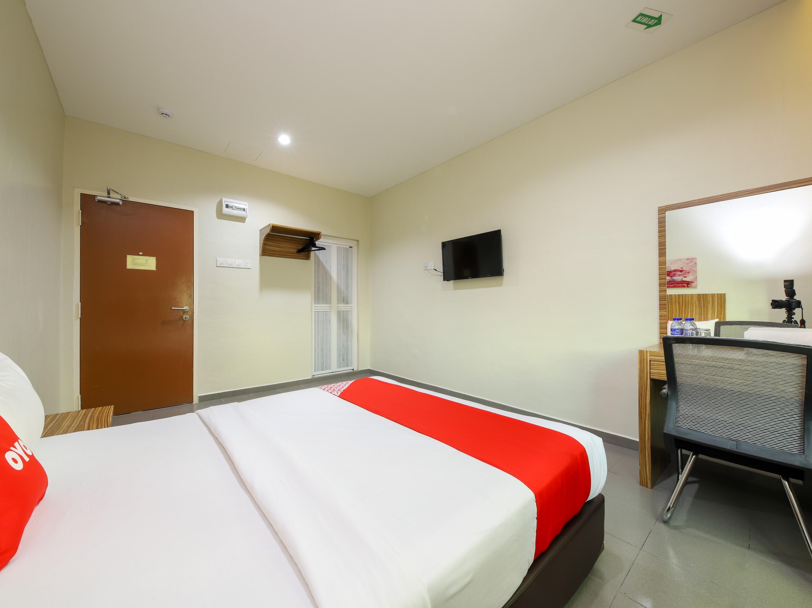 Oyo 89839 Riaz Hotel Malacca Exterior photo