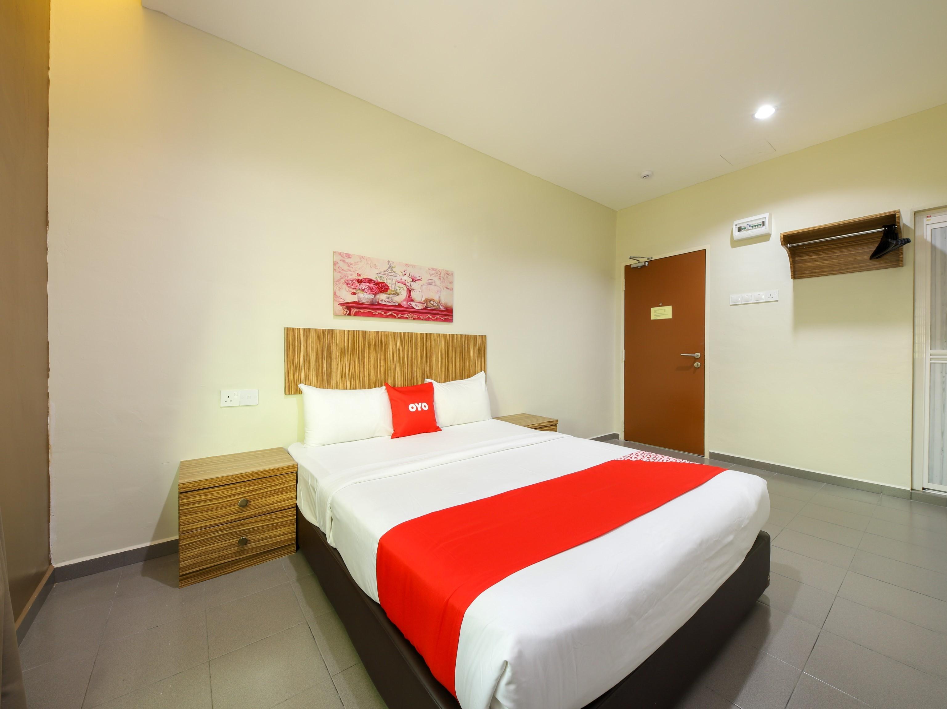 Oyo 89839 Riaz Hotel Malacca Exterior photo