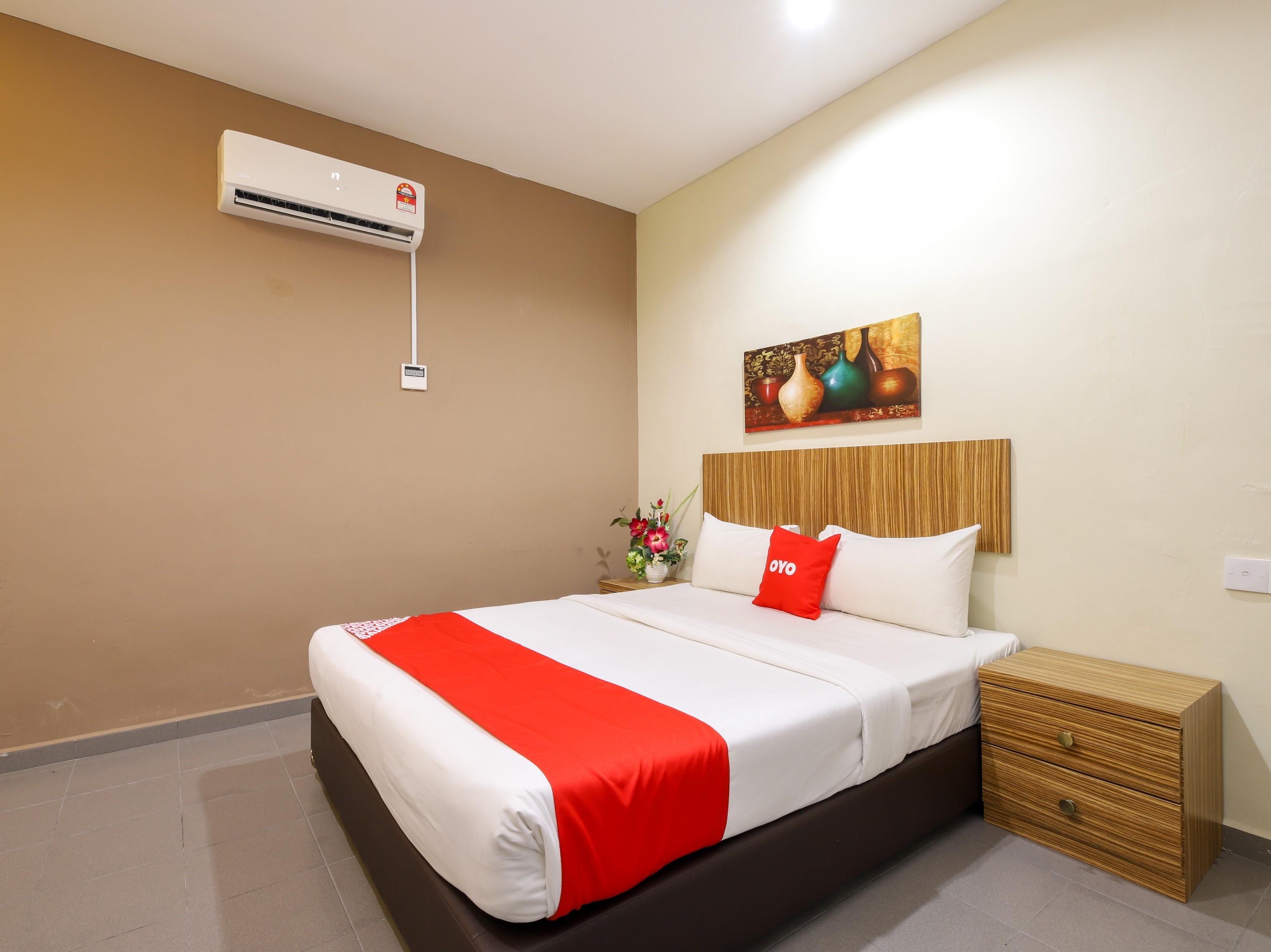 Oyo 89839 Riaz Hotel Malacca Exterior photo