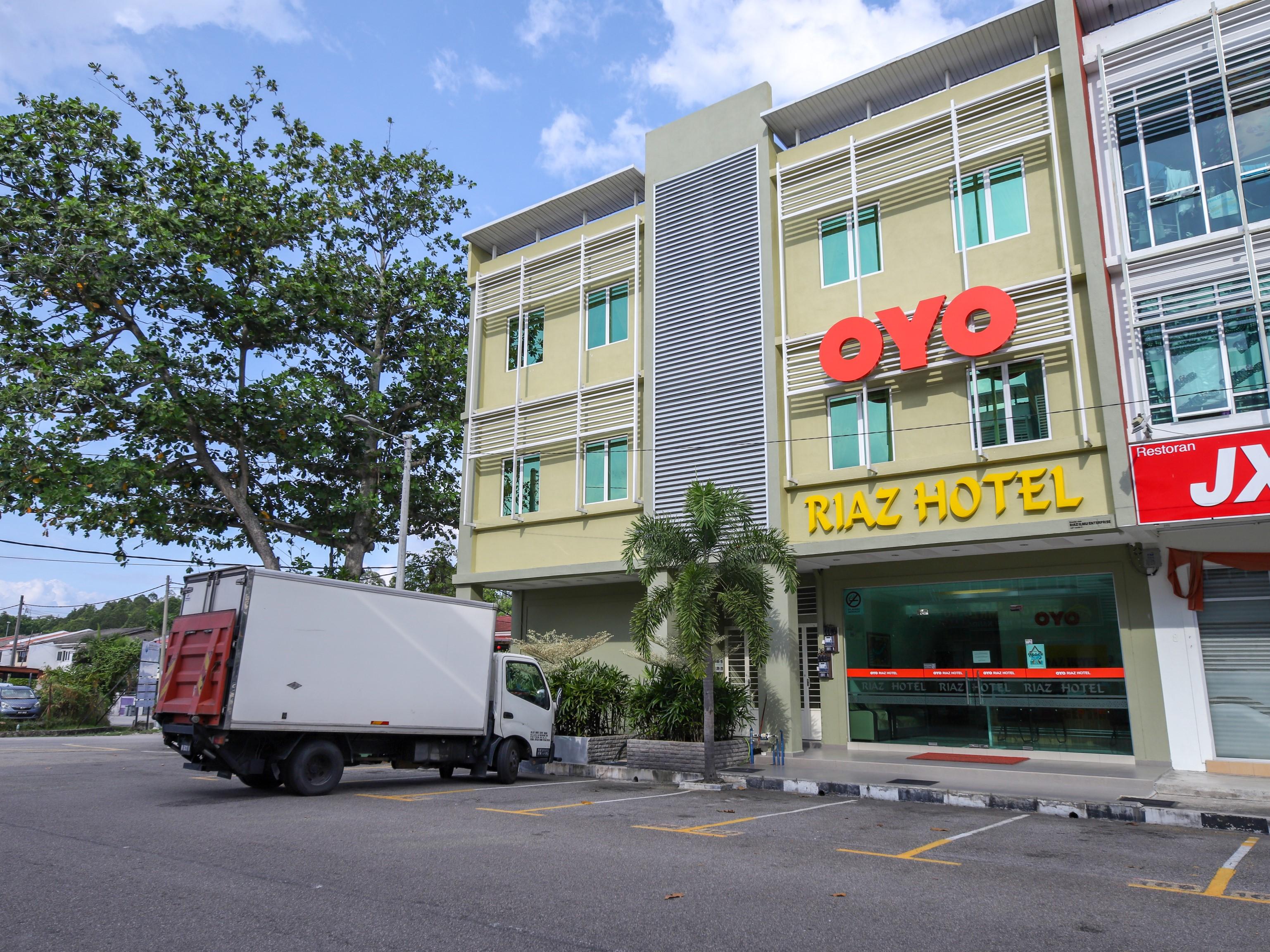 Oyo 89839 Riaz Hotel Malacca Exterior photo